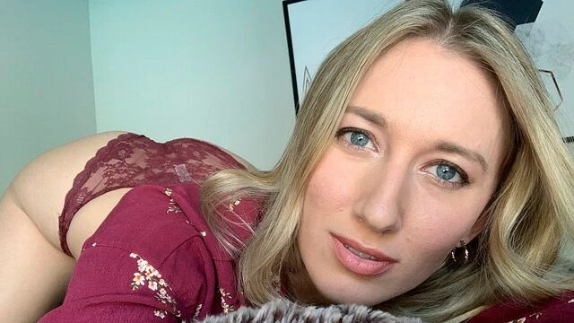 Anal solo session with a big-bottomed blonde model Riley Reyes