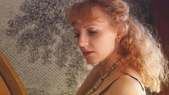  Glamorous old-fashioned solo with two angels Willow and Marie Lane 