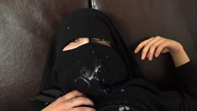 Gorgeous Muslim babe Lili Sommer is fucking for money