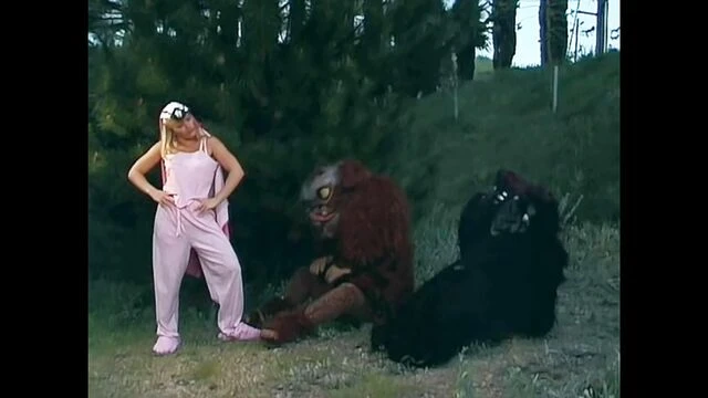 An awesome blonde Lea De Mae is enjoying intensive anal fuck