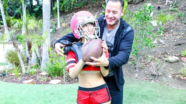 Good-looking chick Alexia Anders likes showing off her skills