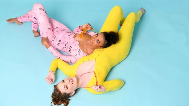 Aria Kai and Alina Ali are sucking a pretty fat penis