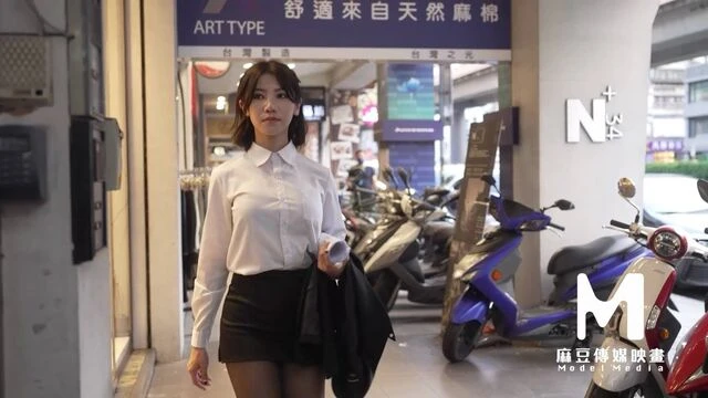 Japanese oiled doll Zhou Ning knows how to fuck with a big cock