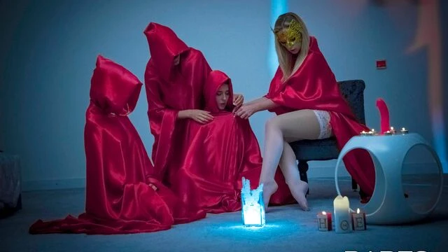 Lusty babes Vinna Reed and Sybil are fucking in the 69 pose