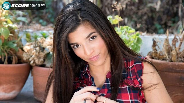 Gabriela Lopez's posing movie by Latina Coochies