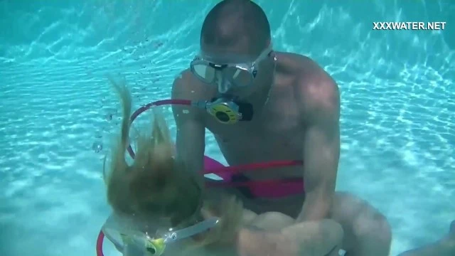 Samantha Cruz's public scene by Underwater Show