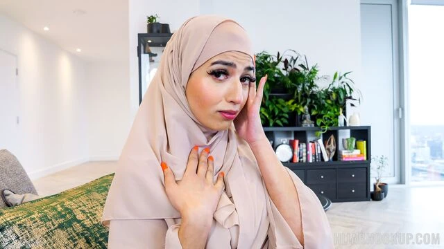 Hijab Hookup featuring Aaliyah Yasin's side fuck smut