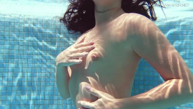Underwater Show featuring Jessica Lincoln's swimming pool teen (18+) dirt