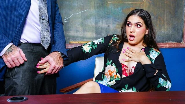 Striking Valentina Bellucci - blowjob porn - Perv Principal