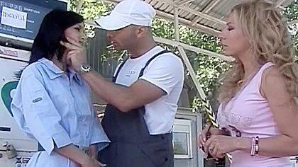 Veronica Belli Fa Il Pieno Di Cazzo - Video