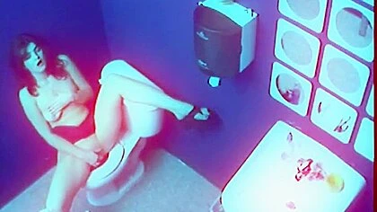 Scandalous Gfs - Masturbating Babe Caught