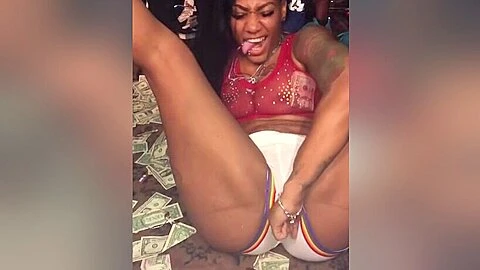 Snap Chat In Ass In Da Club