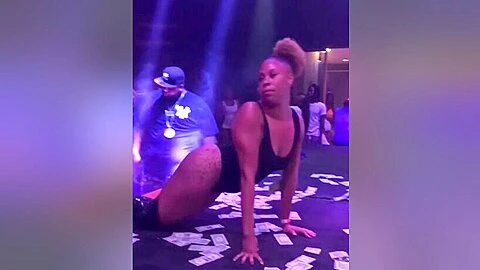 Snap Chat In Club Ass