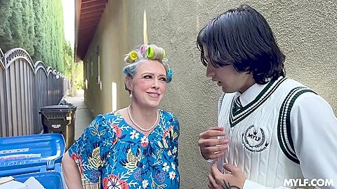 Stepmother Fucker : The Yoga Master - Dee Williams