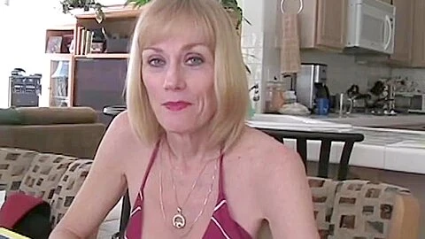 Huge Boobs Milf Giving Blowjob Pov