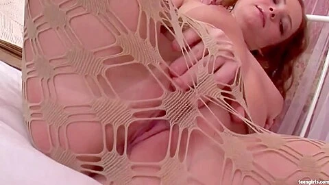 Kate Black And Curly Hair In Horny teen 18+ Plays With Herself Until Shes Outta