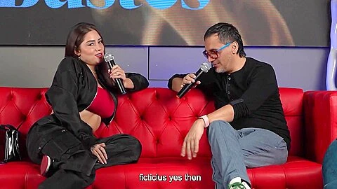 Se Atraganta Con Una Verga Gorda Enfrente De Su Cornudo En Juan Bustos Show